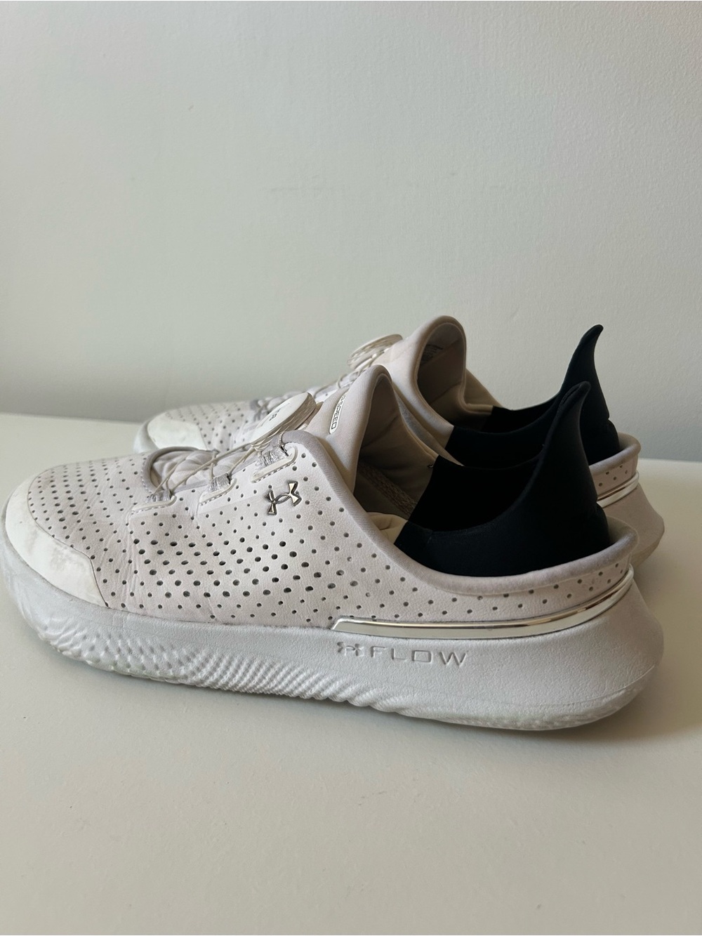Under Armour Unisex Cream Athletic Flow Dial-Lock Sneakers - Picture 2 of 6